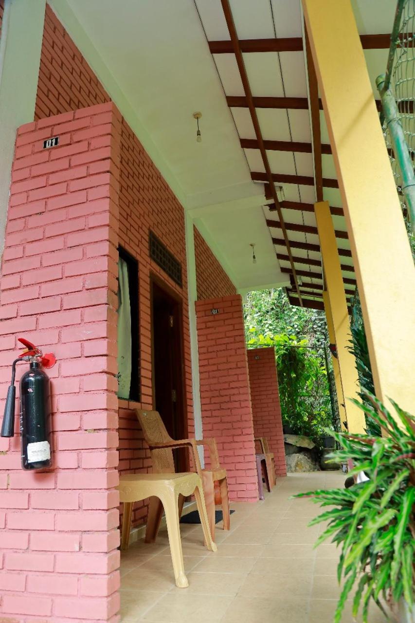 Star Rain Tour Inn Ratnapura Buitenkant foto